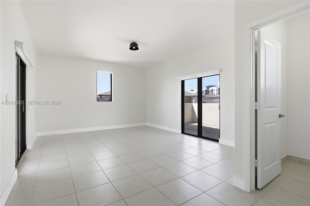 For Rent: $4,650 (3 beds, 2 baths, 1979 Square Feet)