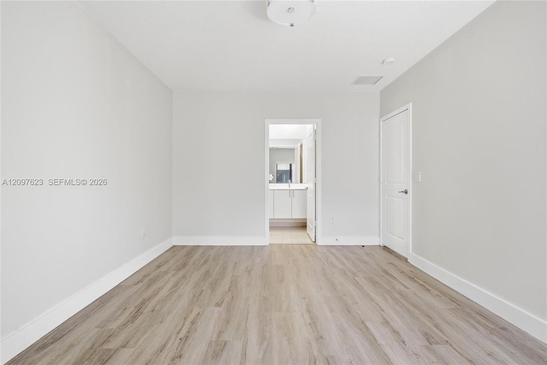 For Rent: $4,650 (3 beds, 2 baths, 1979 Square Feet)