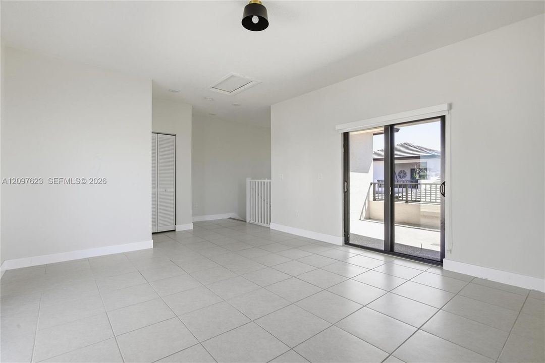 For Rent: $4,650 (3 beds, 2 baths, 1979 Square Feet)