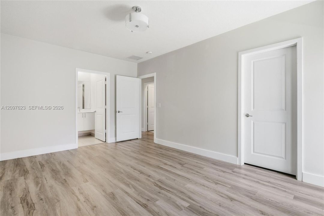 For Rent: $4,650 (3 beds, 2 baths, 1979 Square Feet)