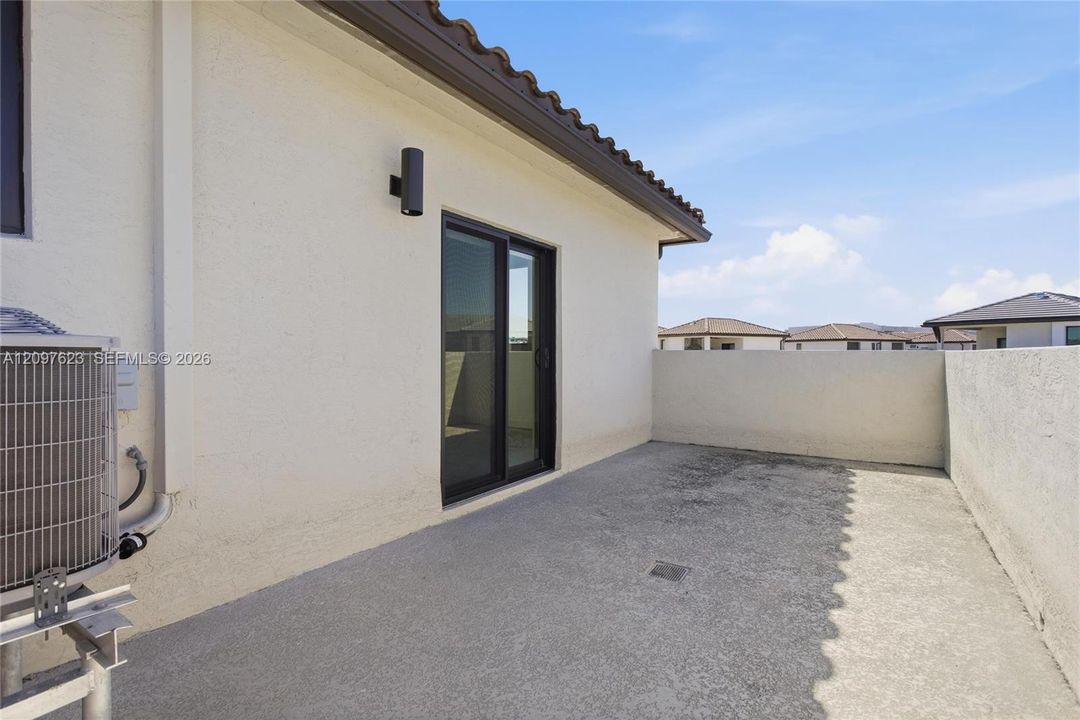 For Rent: $4,650 (3 beds, 2 baths, 1979 Square Feet)