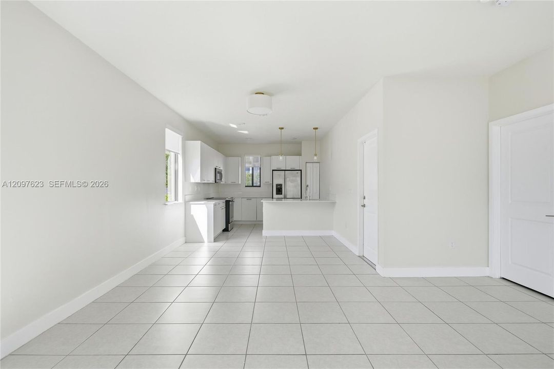 For Rent: $4,650 (3 beds, 2 baths, 1979 Square Feet)