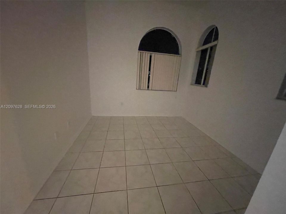 En Renta: $2,495 (3 camas, 2 baños, 1200 Pies cuadrados)