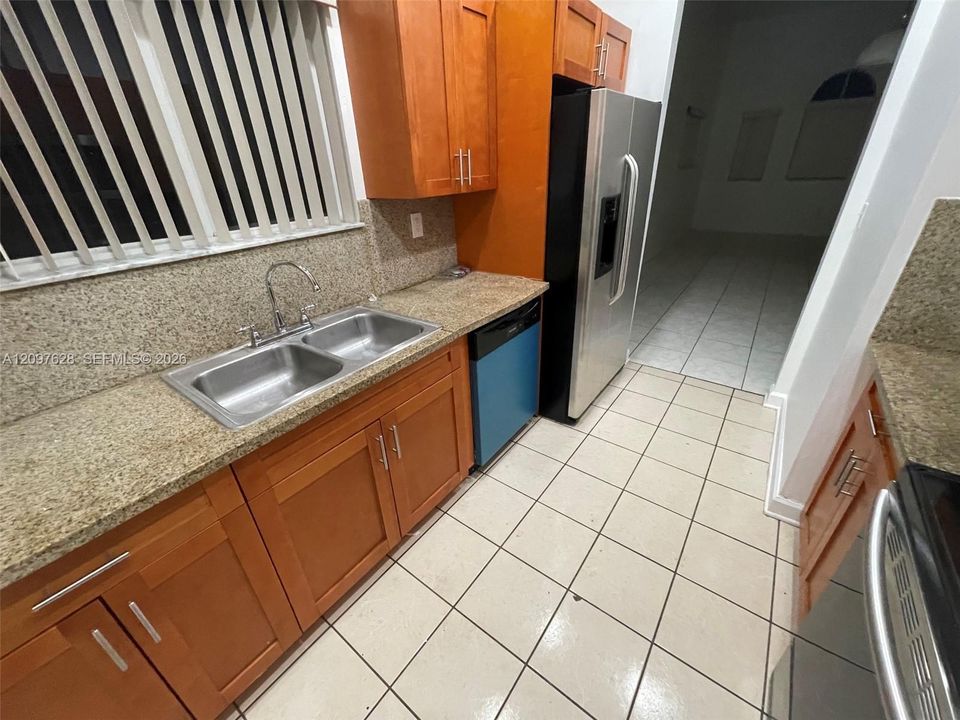En Renta: $2,495 (3 camas, 2 baños, 1200 Pies cuadrados)