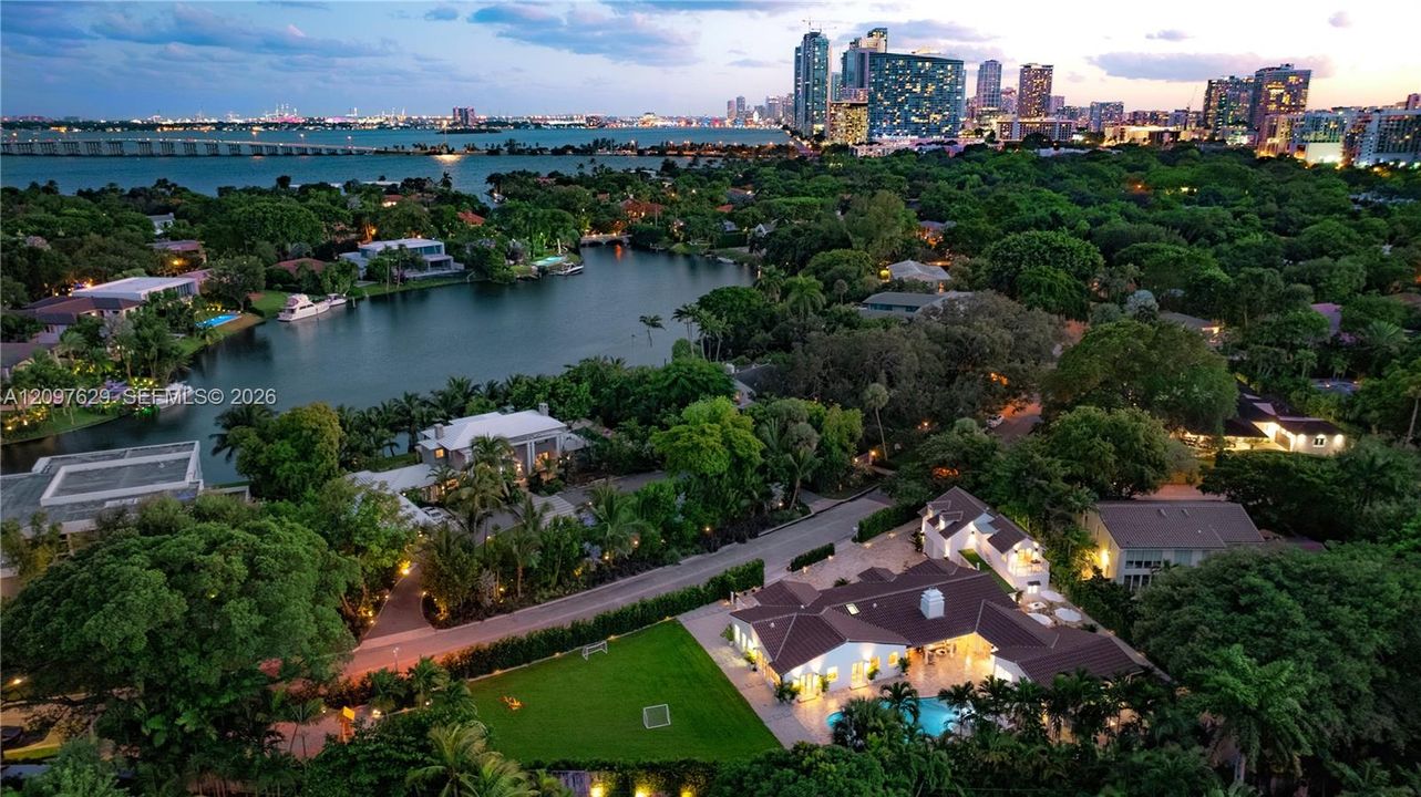 For Sale: $11,800,000 (7 beds, 6 baths, 5248 Square Feet)
