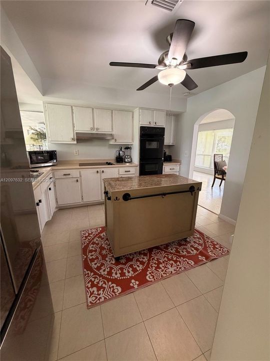 For Rent: $3,300 (2 beds, 2 baths, 1570 Square Feet)