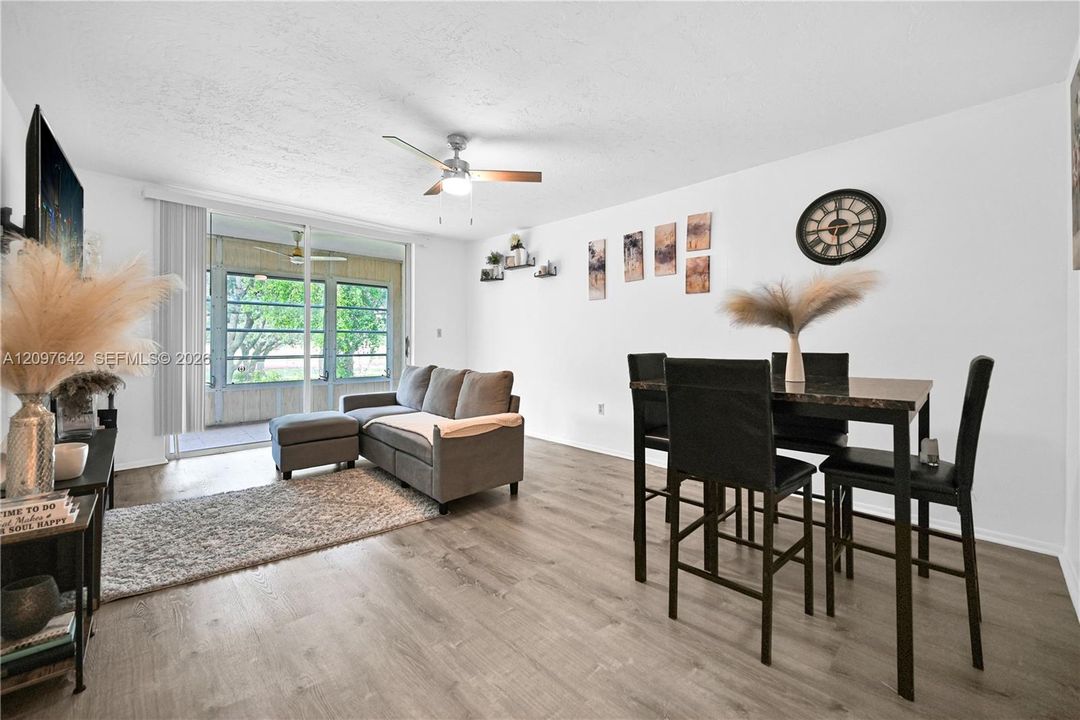 For Sale: $145,000 (1 beds, 1 baths, 960 Square Feet)