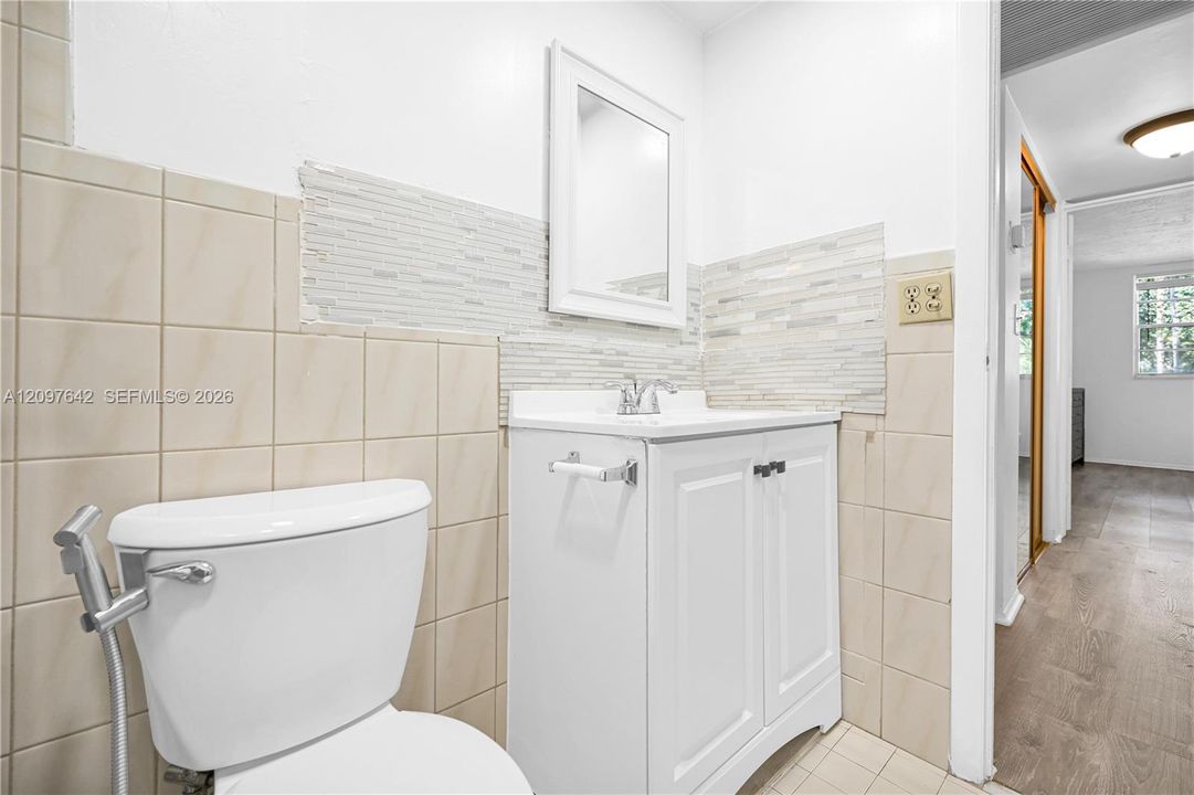 For Sale: $145,000 (1 beds, 1 baths, 960 Square Feet)