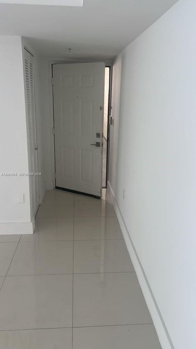 For Rent: $2,750 (2 beds, 2 baths, 994 Square Feet)