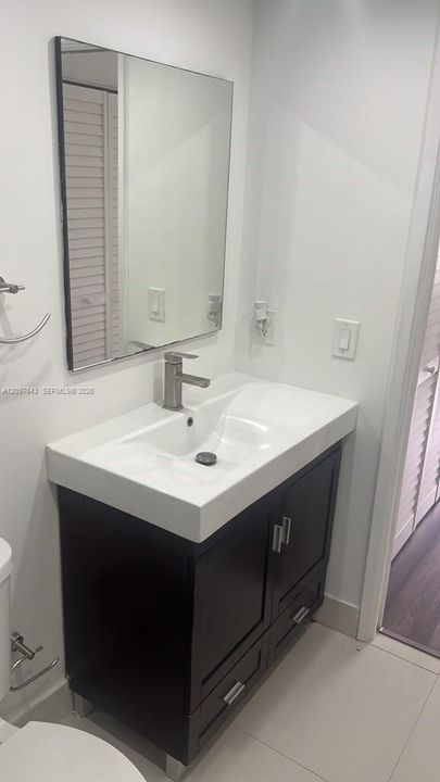 For Rent: $2,750 (2 beds, 2 baths, 994 Square Feet)