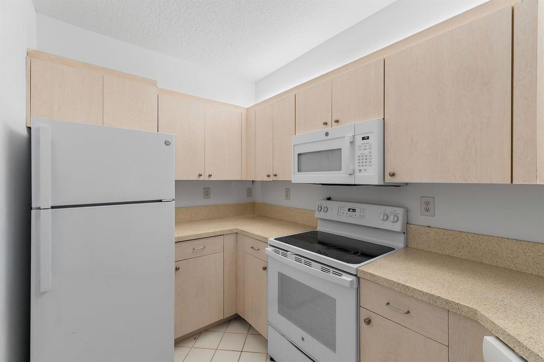 014-300UnoLagoDrive-204-JunoBeach-FL-334