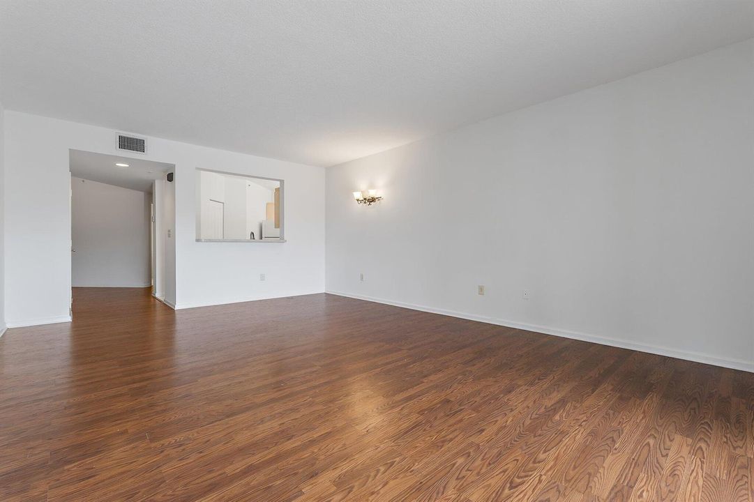 021-300UnoLagoDrive-204-JunoBeach-FL-334