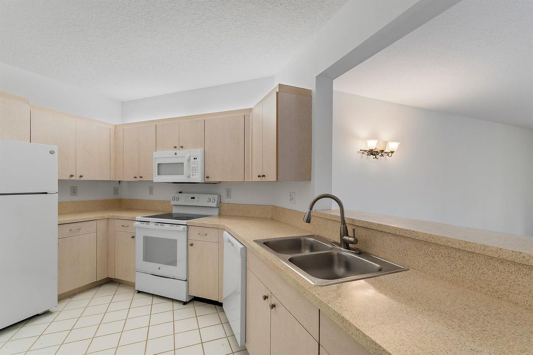 013-300UnoLagoDrive-204-JunoBeach-FL-334
