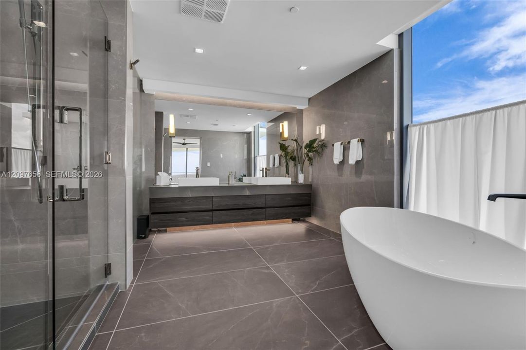 En Venta: $3,450,000 (3 camas, 3 baños, 2418 Pies cuadrados)