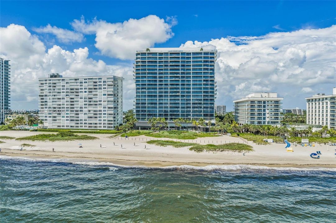 En Venta: $3,450,000 (3 camas, 3 baños, 2418 Pies cuadrados)
