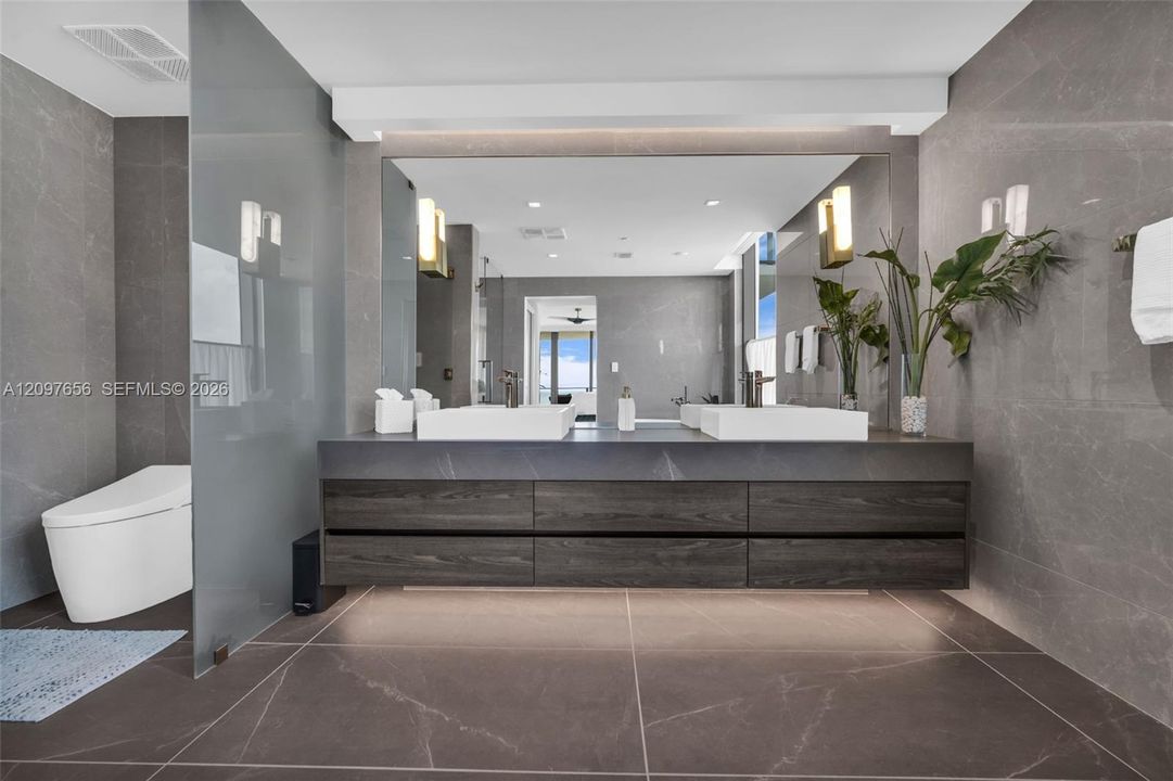 En Venta: $3,450,000 (3 camas, 3 baños, 2418 Pies cuadrados)