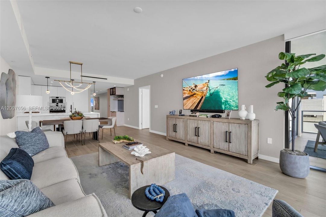 En Venta: $3,450,000 (3 camas, 3 baños, 2418 Pies cuadrados)