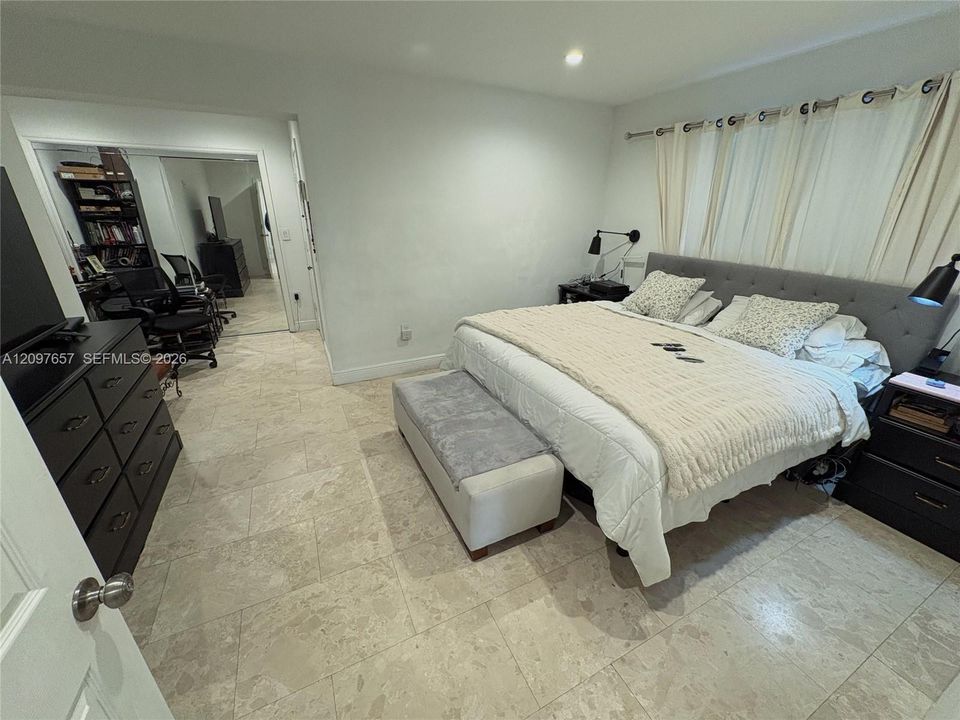 For Sale: $899,000 (3 beds, 3 baths, 1441 Square Feet)