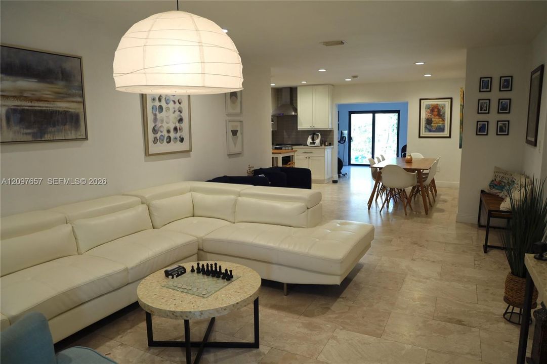 For Sale: $899,000 (3 beds, 3 baths, 1441 Square Feet)