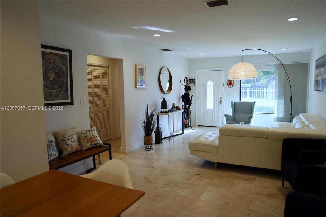 For Sale: $899,000 (3 beds, 3 baths, 1441 Square Feet)