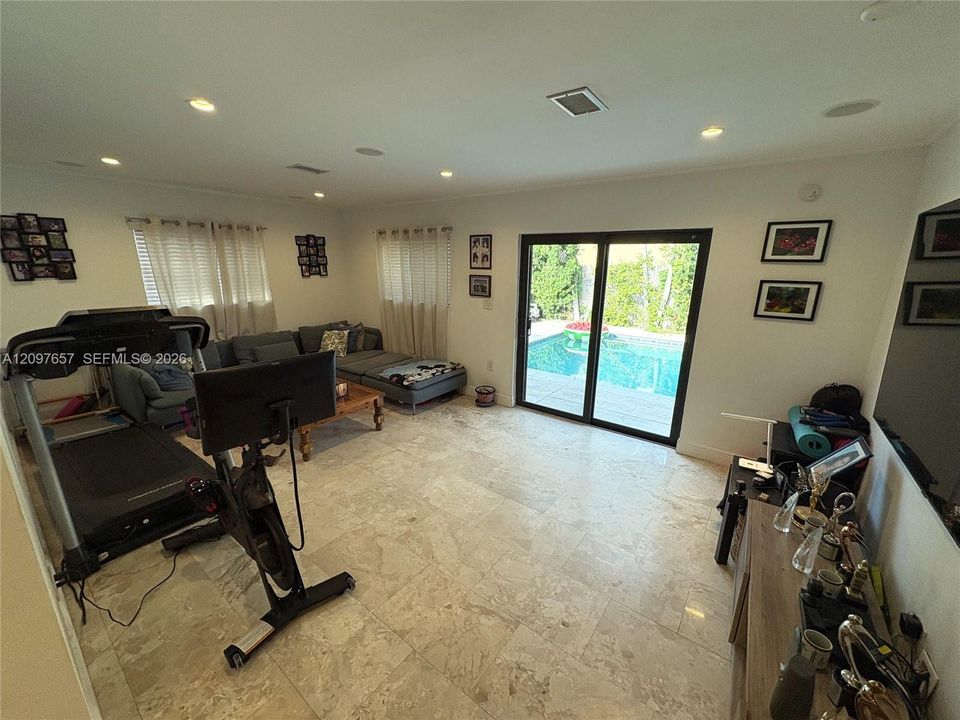 For Sale: $899,000 (3 beds, 3 baths, 1441 Square Feet)