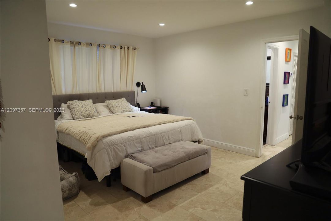 For Sale: $899,000 (3 beds, 3 baths, 1441 Square Feet)