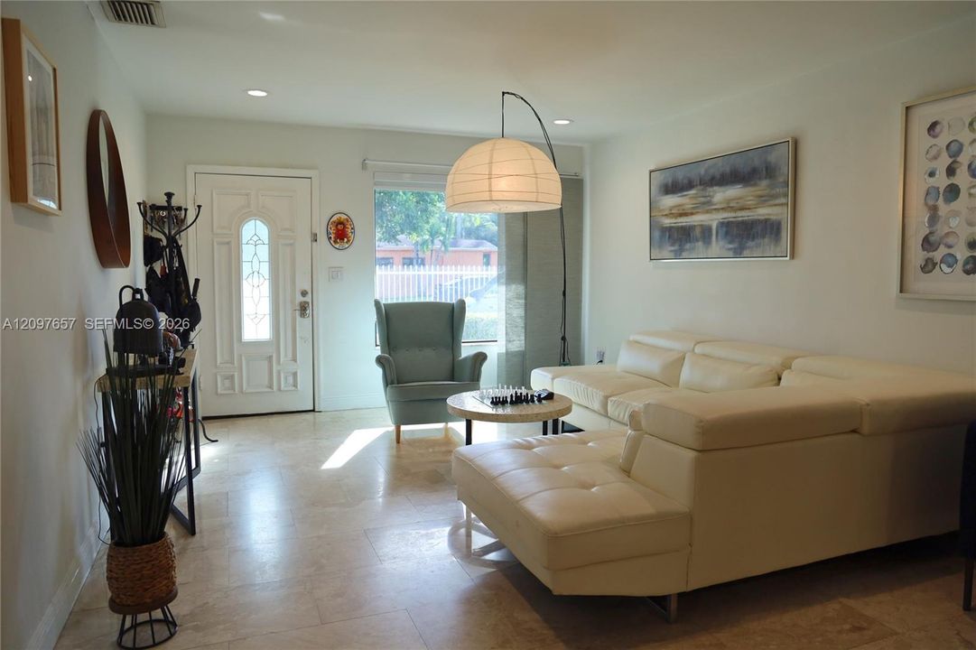 For Sale: $899,000 (3 beds, 3 baths, 1441 Square Feet)