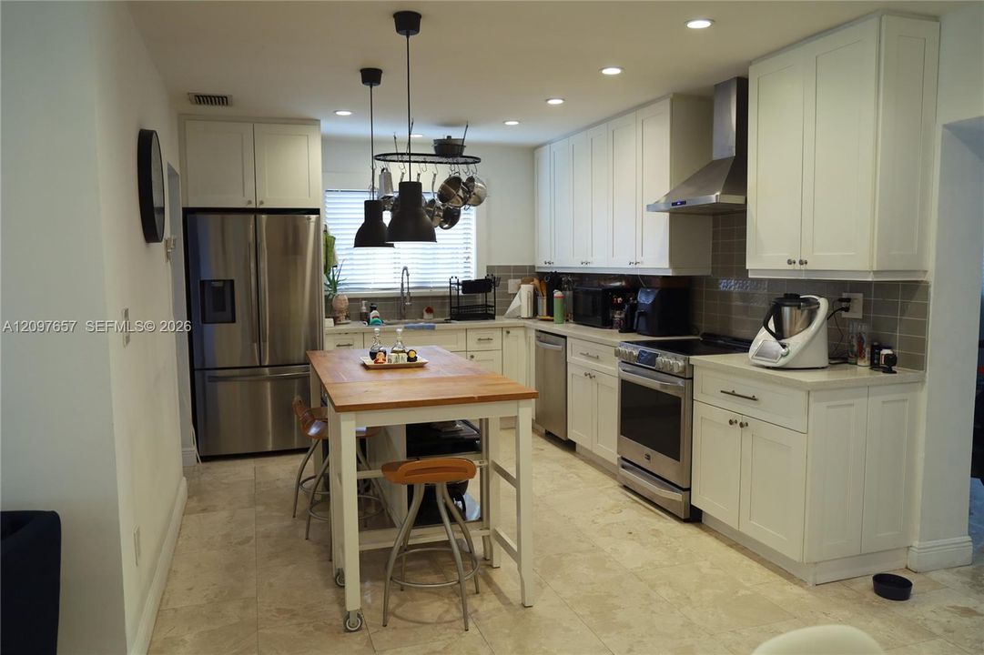 For Sale: $899,000 (3 beds, 3 baths, 1441 Square Feet)