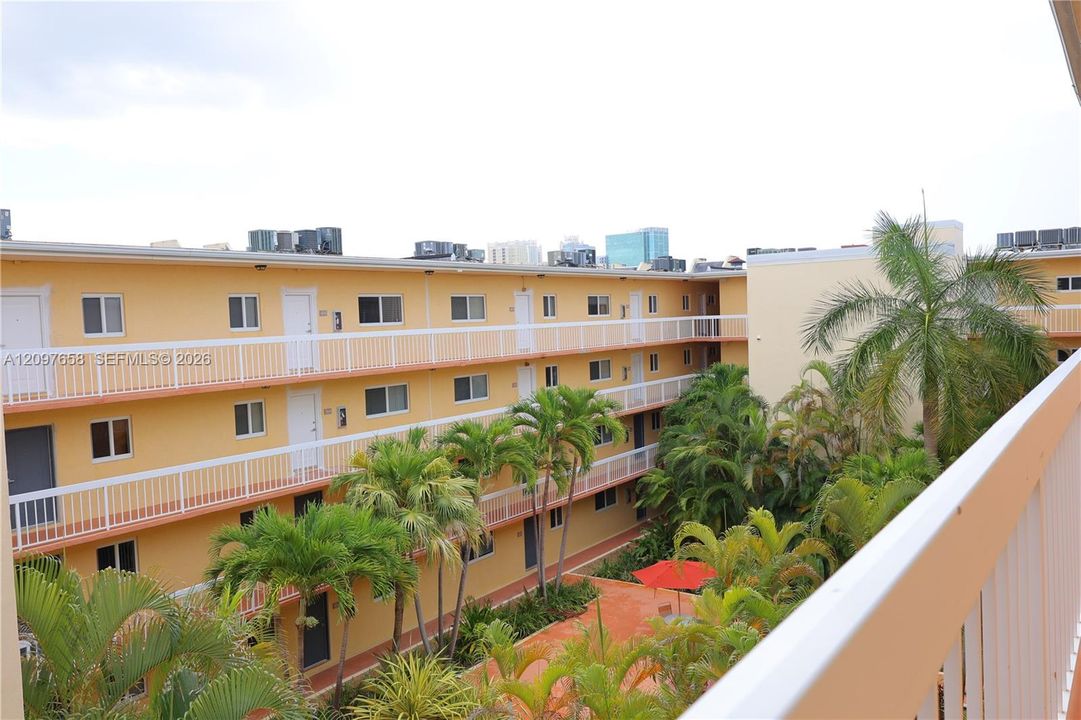 For Rent: $2,050 (2 beds, 1 baths, 804 Square Feet)