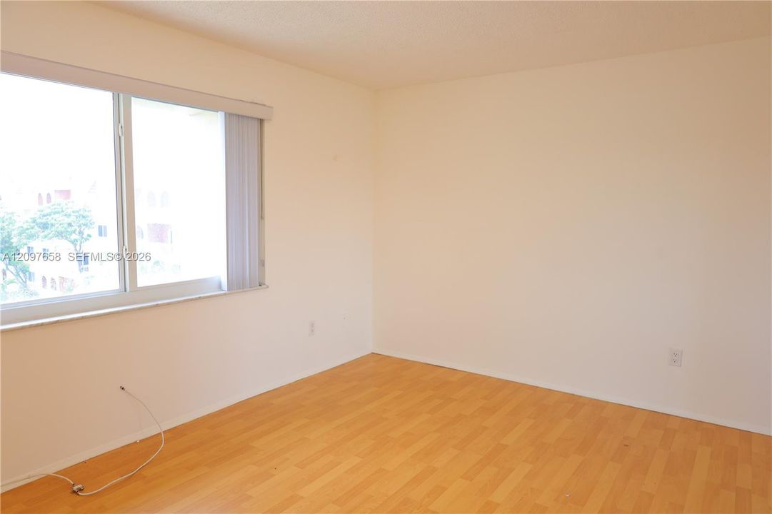 For Rent: $2,050 (2 beds, 1 baths, 804 Square Feet)