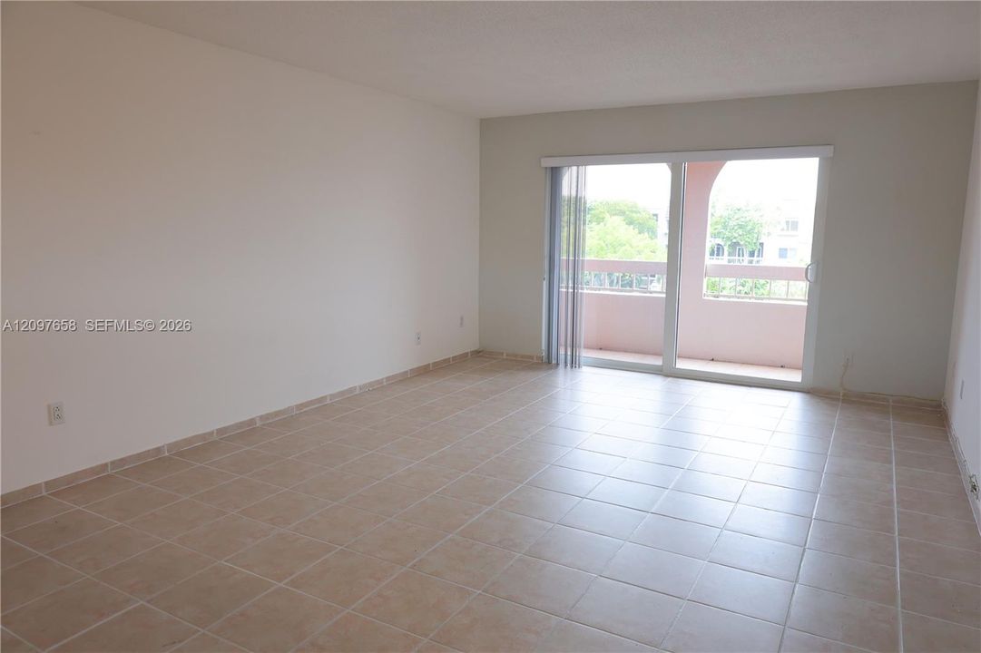 For Rent: $2,050 (2 beds, 1 baths, 804 Square Feet)