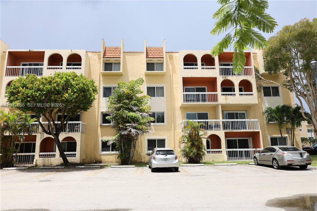 For Rent: $2,050 (2 beds, 1 baths, 804 Square Feet)