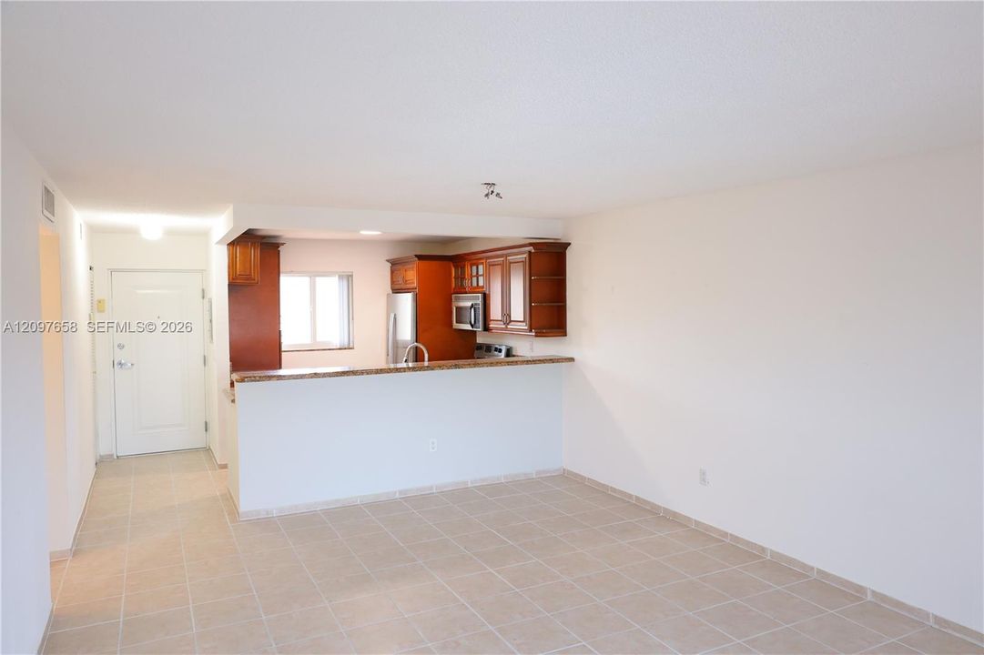 For Rent: $2,050 (2 beds, 1 baths, 804 Square Feet)