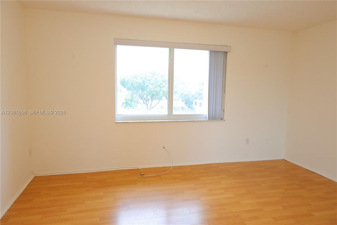 For Rent: $2,050 (2 beds, 1 baths, 804 Square Feet)