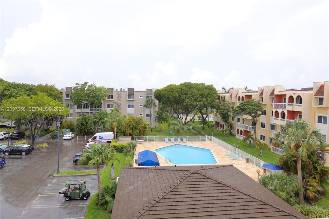 For Rent: $2,050 (2 beds, 1 baths, 804 Square Feet)