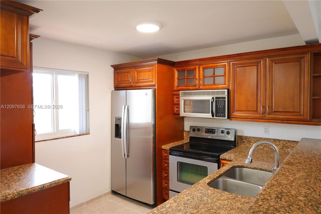 For Rent: $2,050 (2 beds, 1 baths, 804 Square Feet)