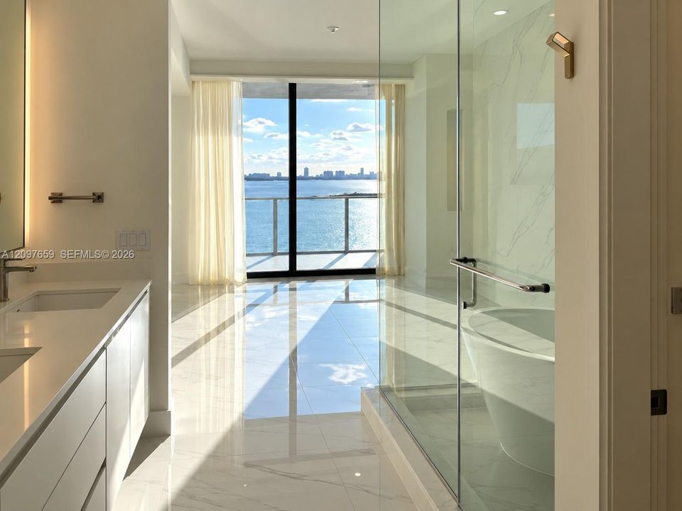 For Rent: $7,000 (1 beds, 2 baths, 966 Square Feet)