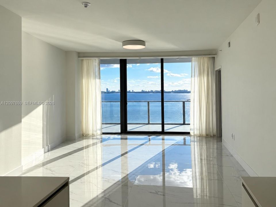 For Rent: $7,000 (1 beds, 2 baths, 966 Square Feet)