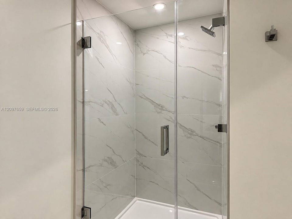 For Rent: $7,000 (1 beds, 2 baths, 966 Square Feet)