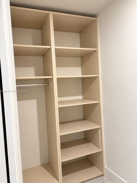 For Rent: $7,000 (1 beds, 2 baths, 966 Square Feet)