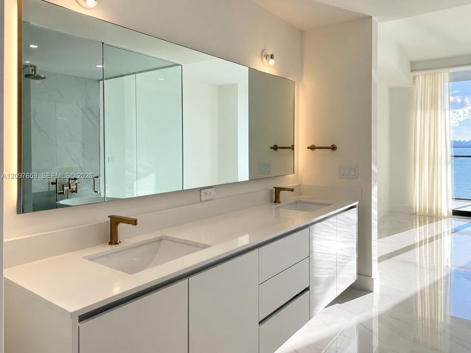 For Rent: $7,000 (1 beds, 2 baths, 966 Square Feet)