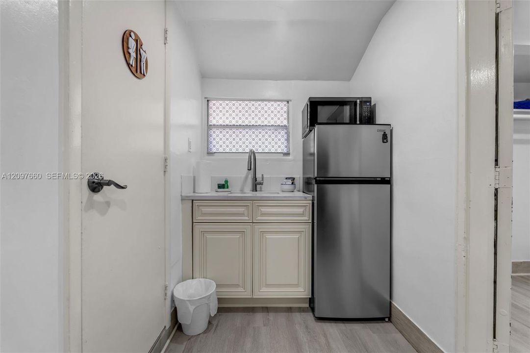 For Sale: $1,425,000 (7 beds, 5 baths, 2332 Square Feet)