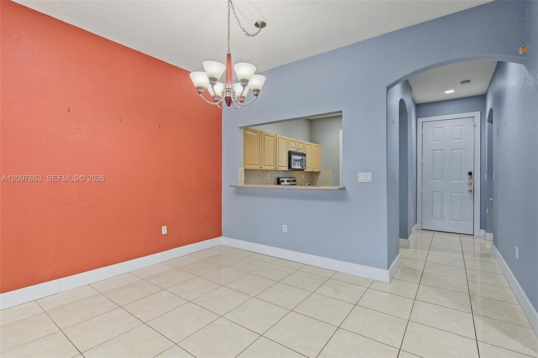 For Sale: $375,000 (2 beds, 2 baths, 1130 Square Feet)