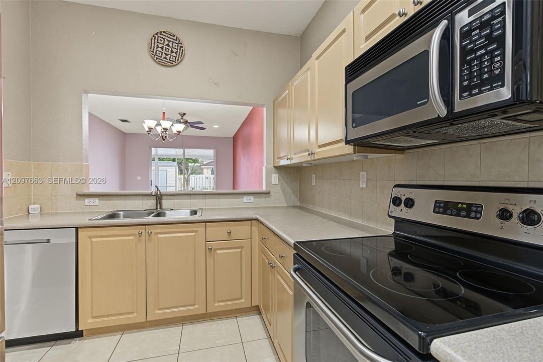For Sale: $375,000 (2 beds, 2 baths, 1130 Square Feet)