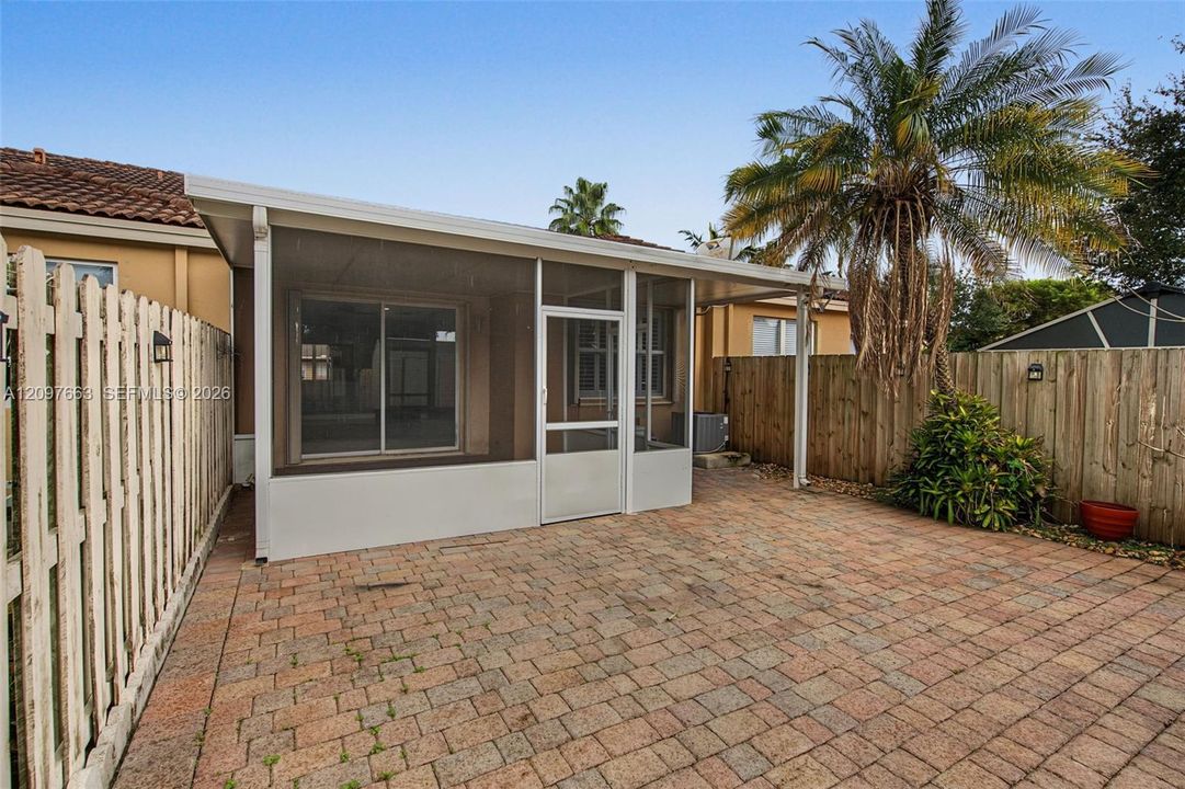 For Sale: $375,000 (2 beds, 2 baths, 1130 Square Feet)