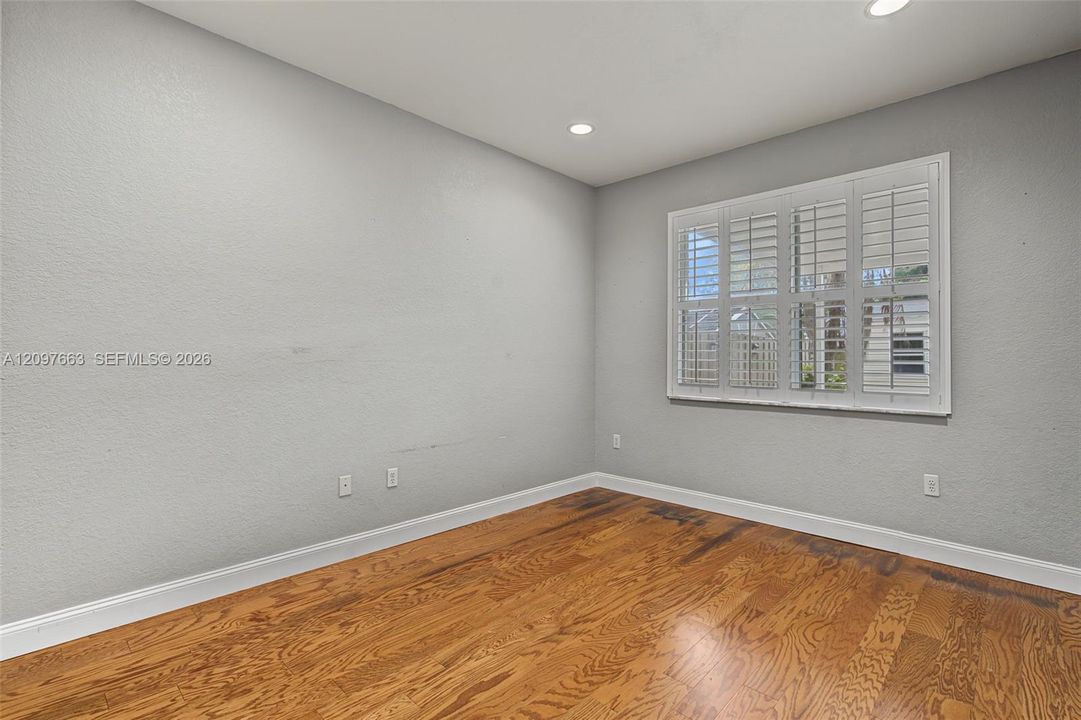 For Sale: $375,000 (2 beds, 2 baths, 1130 Square Feet)