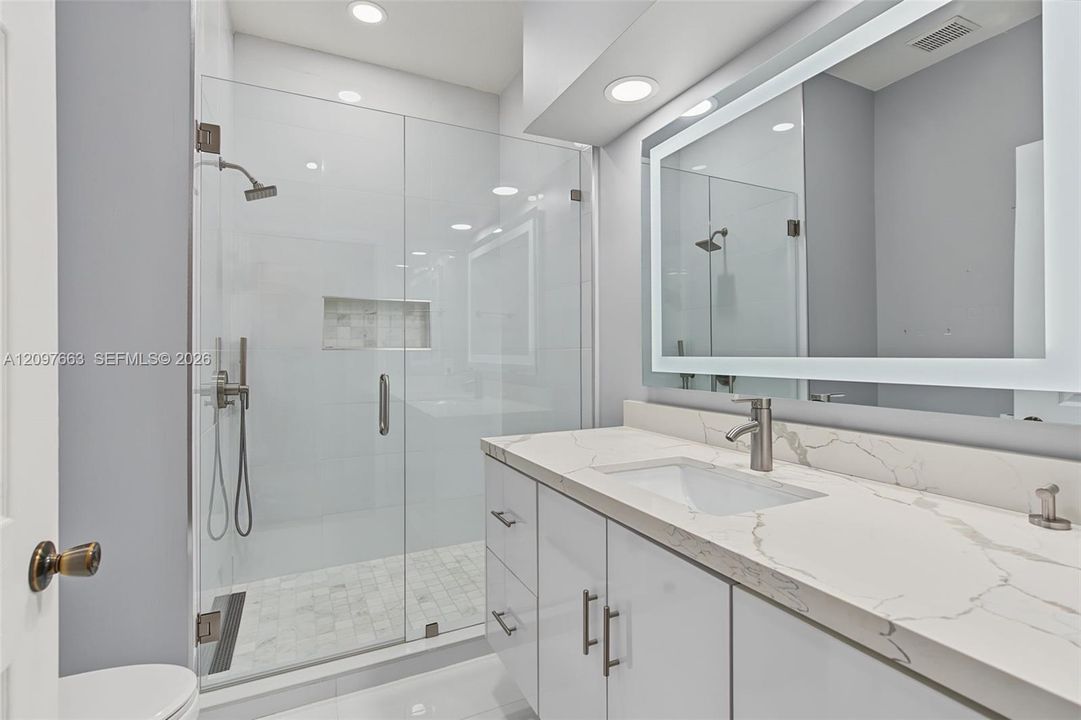 For Sale: $375,000 (2 beds, 2 baths, 1130 Square Feet)