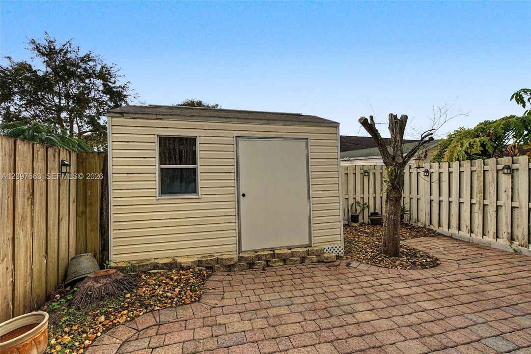 For Sale: $375,000 (2 beds, 2 baths, 1130 Square Feet)