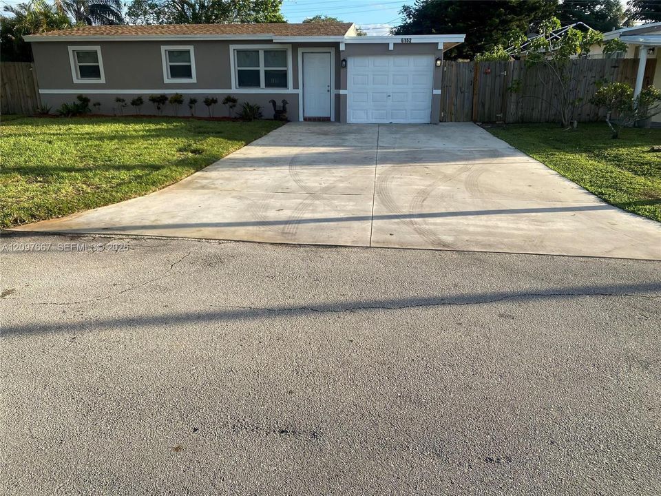 For Sale: $439,000 (4 beds, 2 baths, 1109 Square Feet)