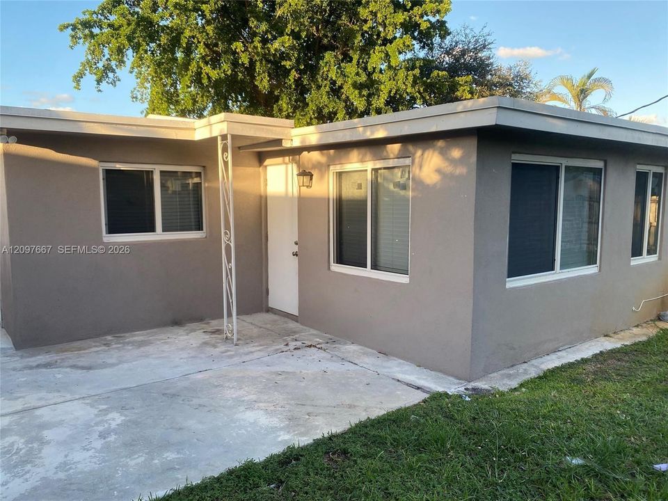 For Sale: $439,000 (4 beds, 2 baths, 1109 Square Feet)